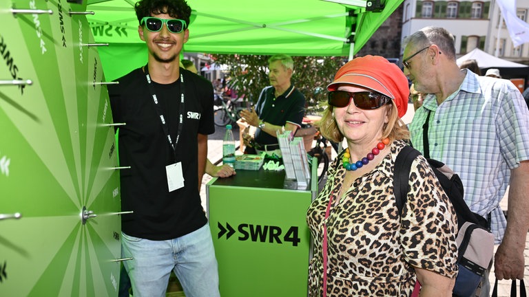 Die SWR Festivalmeile und Festivalbühne auf den SWR Sommerfestival in Speyer.