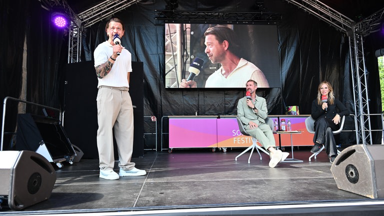 Die SWR Festivalmeile und Festivalbühne auf den SWR Sommerfestival in Speyer.