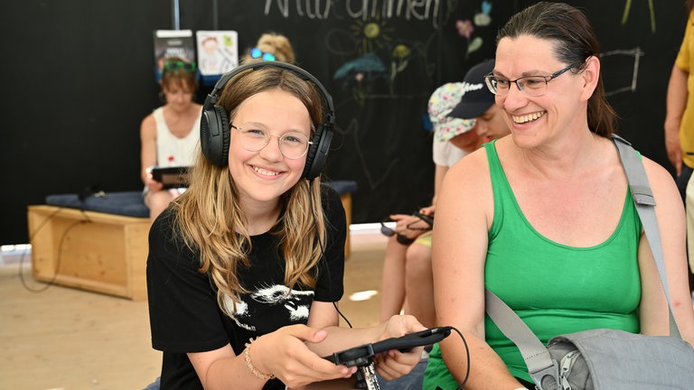 Die SWR Festivalmeile und Festivalbühne auf den SWR Sommerfestival in Speyer.