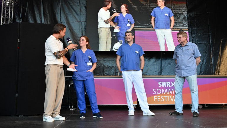 Die SWR Festivalmeile und Festivalbühne auf den SWR Sommerfestival in Speyer.