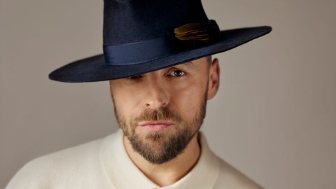 Max Mutzke arbeitet seit vielen Jahren mit der SWR Big Band zusammen – zuletzt auf der gemeinsamen Tour „Soul viel mehr“