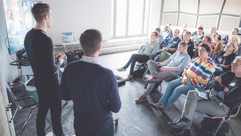 Christian Hufnagel und Daniel Freytag bei Präsentation