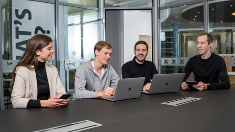 SWR Audio Lab Teambild Office