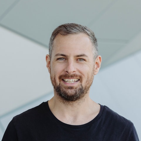 Tim Philipp vom X Lab lächelt in die Kamera
