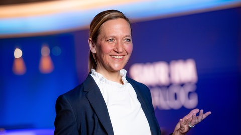 das Bild zeigt eine Frau in der Mainstage des SWR