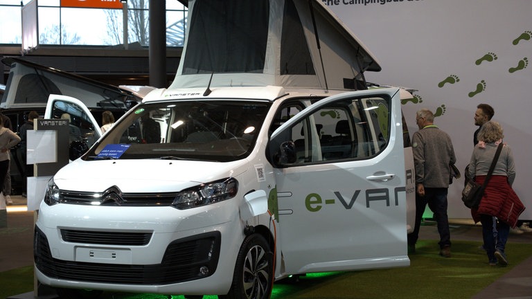 Elektrocamper auf der CMT