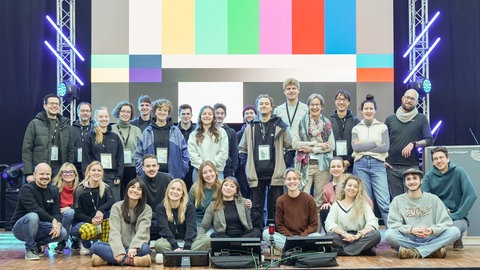 Das Team der CMT 2014 in Stuttgart: Journalistische Volontäre, Azubis, Trainer und Techniker, die gemeinsam das diesjährige Bühnenprogramm auf die Beine stellen. 