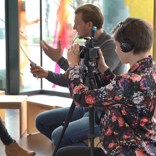 Journalististen Volos beim Dreh für ein Webvideo