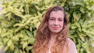 Frau im Grünen