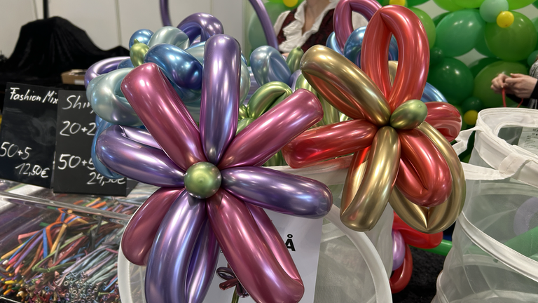Ein Blumenstrauß aus Ballons