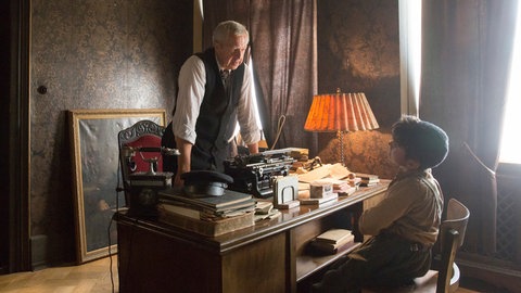 Der Ãltestenrat Henryk des Ghettos Henryk (Bohgdan Artur Swiderski) kann Romek (Adam Halajczyk) nicht helfen. © SWRLOOKSfilmAndreas Wünschirs