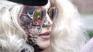 Jonas als Dragqueen Macy M. Meyers beim Christopher Street Day 2021 in Mannheim.