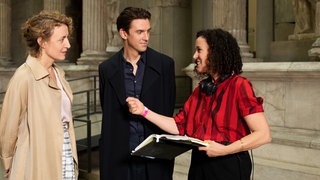 Autorin und Regisseurin Maria Schrader mit Maren Eggert und Dan Stevens, den Hauptdarstellern der Near-Future-RomCom „Ich bin dein Mensch“ © SWRChristine Fenzl