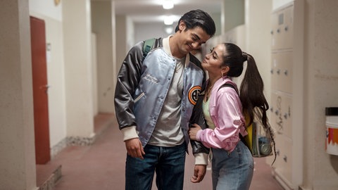 Mido Kotaini spielt Osman und Derya Dilber ist Kira in "Almania 2"