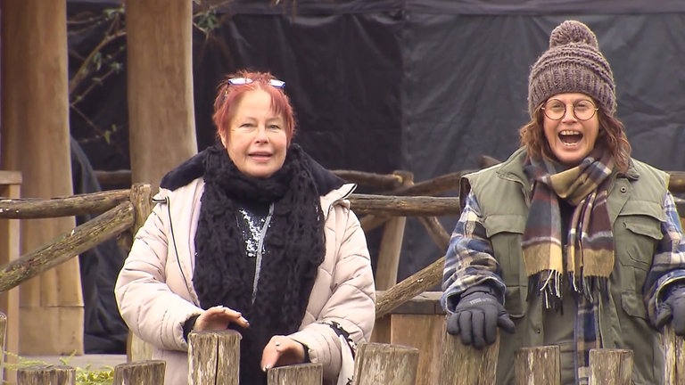 Da steppt der Bär: Barbara Schöneberger sorgt im Krefelder Zoo für Furore.