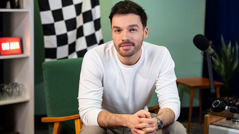 Host und Formel-1-Enthusiast Max Dehling erzählt die Geschichte der wohl legendärsten Rennstrecke der Welt. 