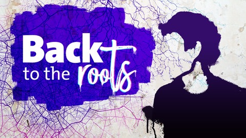 Das Keyvisual zum Format "Back to the Roots". Der Schriftzug auf einem violetfarbenen Untergrund, daneben eine gezeichnete männliche Silhouette.