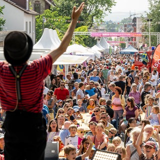 Auf der eintrittsfreien Festivalmeile mitten im Herzen Speyers können Interessierte in die Welt der Medien eintauchen und den SWR hautnah erleben. © SWR