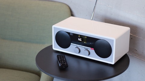 Ein Digitalradio mit dem Programm von SWR2 