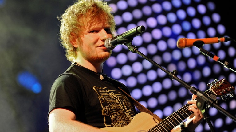 Ed Sheeran tritt zu Beginn seiner Karriere beim SWR3 New Pop Festival 2012 auf. 