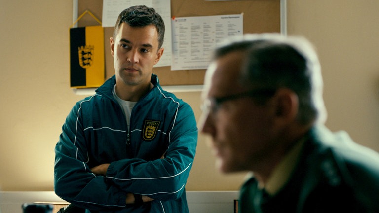 Gruppenführer Lars Menke (Nils Strunk, re.) und Stefan Eulert (Johannes Zirner)