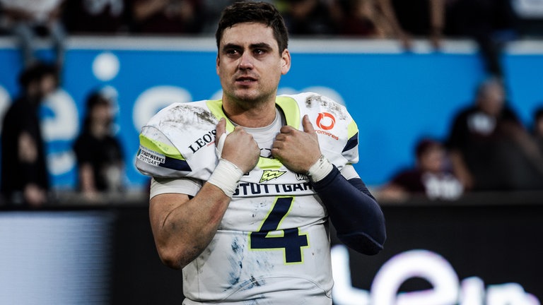 Reilly Hennessey, Stuttgart Surge Quarterback, nach dem letzten Spiel seiner Karriere mit Tränen in den Augen