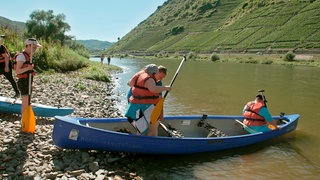 Eine Kanufahrt auf der Mosel.  (v.l.n.r.: Ross, Katharina, Lea, Jascha)