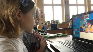 Mit dem App-Angebot „Knietzsche macht Nachrichten“ gibt es ein umfangreiches Unterrichtsmodul.