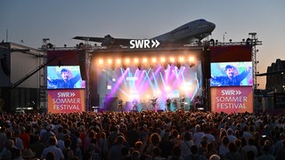 Große Open-Air Bühne beim SWR Sommerfestival in Speyer 