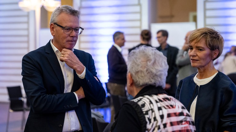 Die Gäste von „Region trifft SWR“ im Kulturzentrum Prediger in Schwäbisch Gmünd.