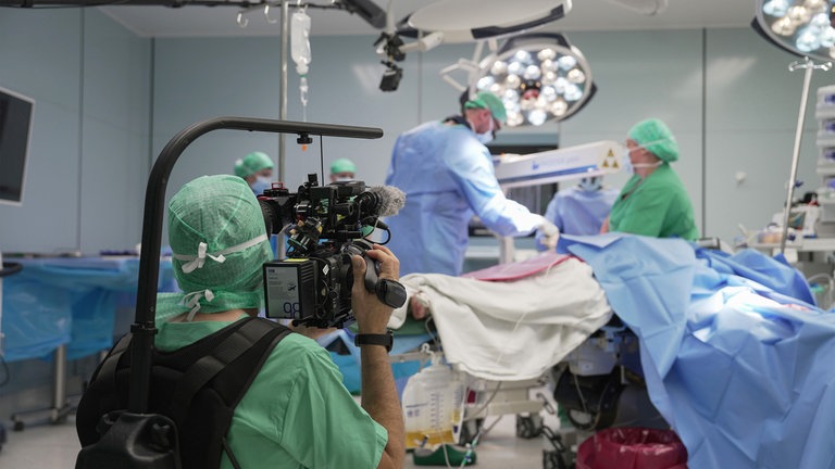Das OP-Team der BG Klinik Ludwigshafen bei der Arbeit