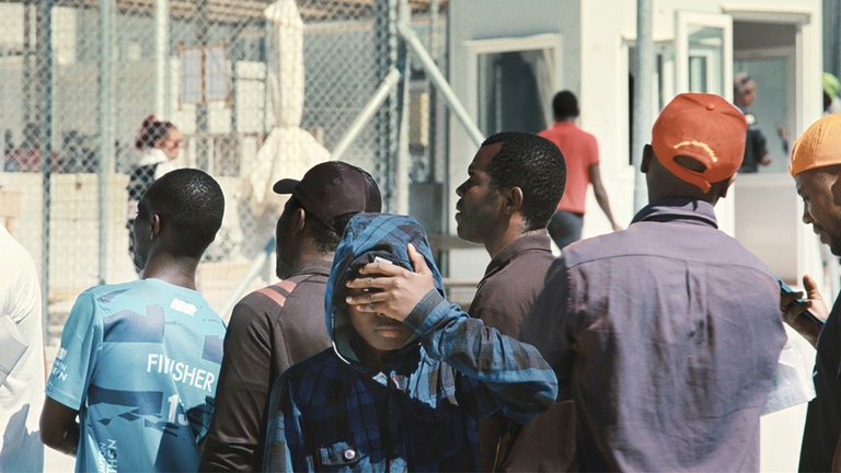 „Moria 6“: Nach dem Brand von Moria im Jahr 2020 präsentierten die EU und die griechische Regierung ein neues „Lagerkonzept“: Die Closed Controlled Access Centres (CCAC). 