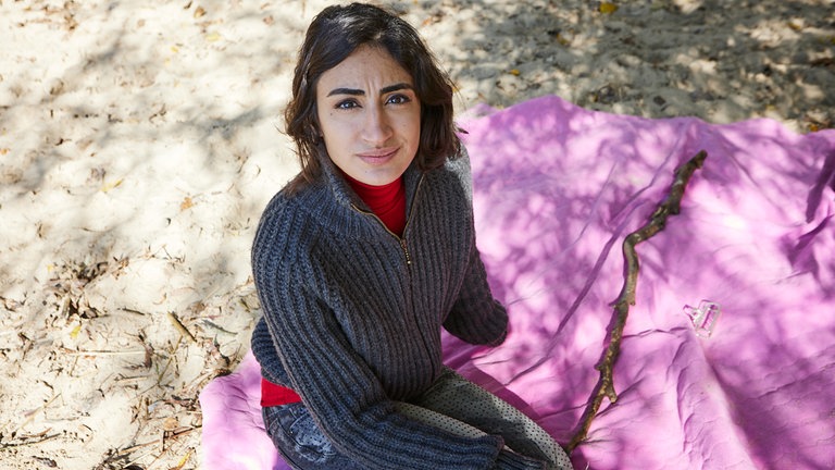 Nairi Hadodo spielt Lu.