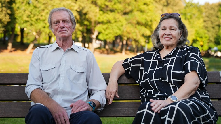 Der Pilot Petras Beta und seine Frau Irene Betiene 