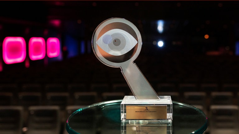 Die Trophäe des Deutschen Dokumentarfilmpreises 