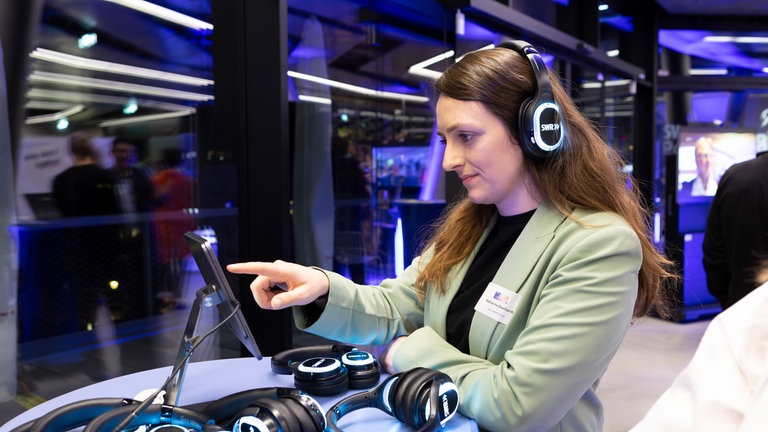 Ausprobieren: Beim Get-together konnte man neue Techniken des SWR checken und den Macher:innen Feedback geben.