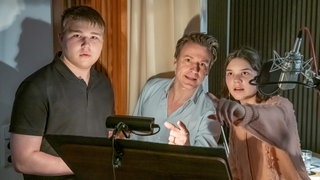 v.li.: Jan Alexander Thomas (Eustace Scrubb), Max von Pufendorf (König Trian), Lisbeth Lisewski (Jill Pole)