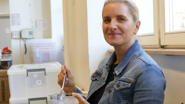 Schülerinnen der Klasse 9c haben Lehrer und Lehrerinnen der Tulla-Realschule in Mannheim befragt, wie sie ihre Pausen verbringen.