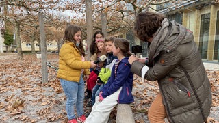Die Referentin begleitet das junge Team beim ersten Film