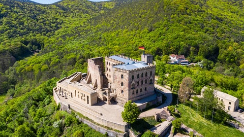 Luftbild des Hambacher Schlosses