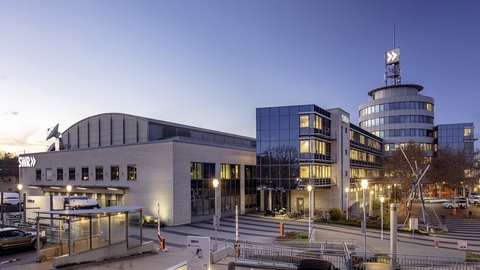 Das Bild zeigt das Funkhaus in Mainz