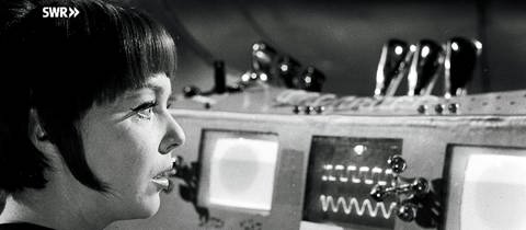 Raumüberwachungsoffizier Leutnant Helga Legrelle bei der Arbeit