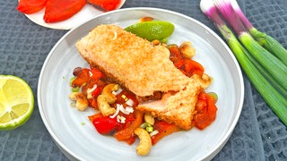 Fischfilet im Knusper-Kokosmantel mit Paprikasalsa 