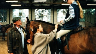 Eva beim Reitunterricht