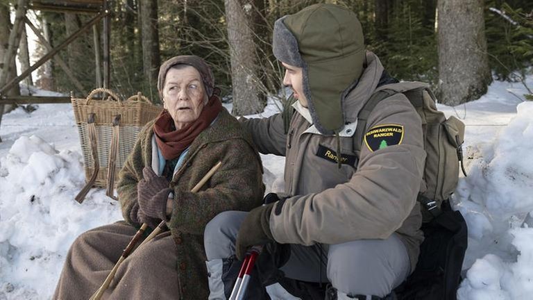 Folge 1045 - Lioba und Sebastian sitzen im Schnee