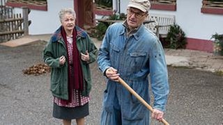 Johanna läuft hinter Karl her