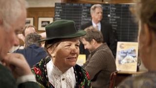 Alle Cego-Turnier-Teilnehmer haben sich im Löwen versammelt, im Vordergrund Lioba an ihrem Tisch