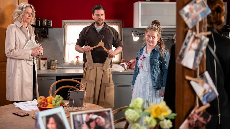 Kati (Christiane Bachschmidt), Andreas (Ralph Gassmann) und Carlotta (Mila Breiter) im Leibgedinghaus