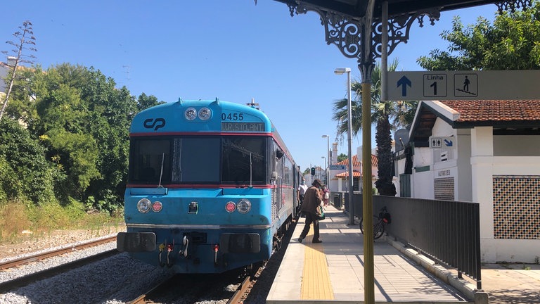 Der Zug im Bahnhof von Tavira 