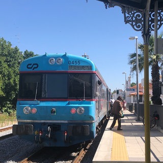 Der Zug im Bahnhof von Tavira 